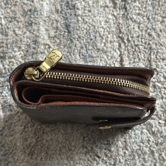 Authentic Louis Vuitton Monogram Compact Zip Wallet - Picture 4 of 9